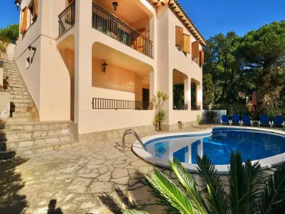 Maison à Lloret de Mar, Villa Victoria, piscina privada , barbacoa, wifi, capacidad 6 personas - L851403