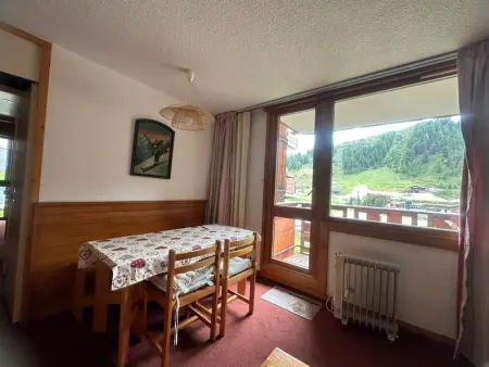 Appartement fonctionnel proche des pistes avec balcon et parking - Photo 1