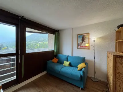 Appartement à Saint Chaffrey , Studio lumineux pieds des pistes avec casier à skis privé - L953445