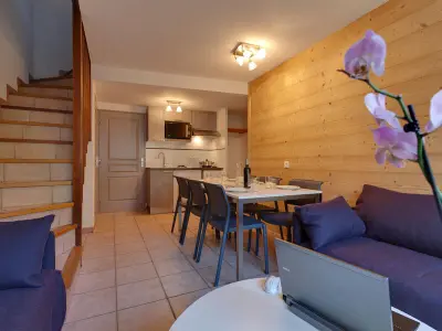 Appartement à La Salle les Alpes, Chalet mitoyen triplex avec terrasse, wifi gratuit et navette vers les pistes - L941162