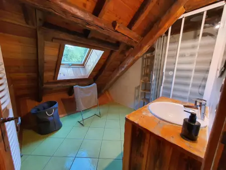 Appartement rénové avec poêle à bois, Wifi, parking - 10 min skibus et commerces - Photo 10