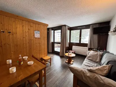 Appartement à Saint Chaffrey , Studio rénové 4 pers. - Navette pistes, Parking, Casier skis, Animaux OK - L941215