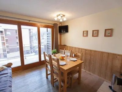 Appartement à Briançon, Studio cosy à Briançon · Proche Pistes, Wifi Gratuit, Casier à Skis · Animaux Bienvenus - L941222