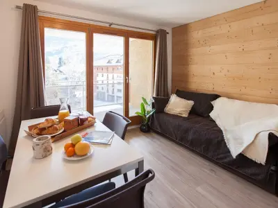 Appartement à Briançon, Charmant Studio à Briançon - Pieds des Pistes, Wifi Gratuit, Balcon Exposé Sud, 4 Personnes - L941226