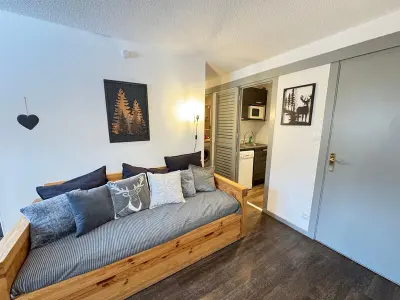 Apartamento en Saint Chaffrey , Studio rénové avec balcon, parking et casier à skis, proche des pistes à Chantemerle - L941244