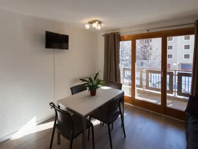 Appartement à Briançon, Studio cosy à Briançon · Près des pistes · Casier à skis et wifi inclus - L941250