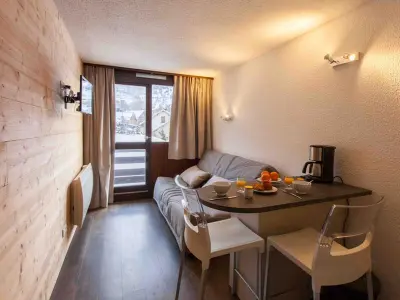 Appartement à Saint Chaffrey , Studio Raffiné à Chantemerle - Proche Pistes avec Navette, Parking et Casier à Skis - L941260