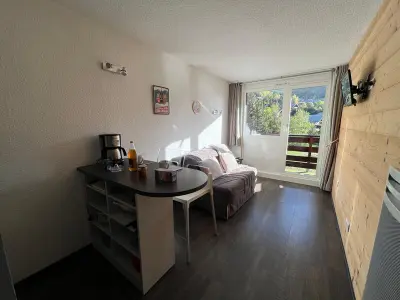 Appartement à Saint Chaffrey , Charmant studio rénové à Chantemerle avec parking et accès pistes par navette - L941261