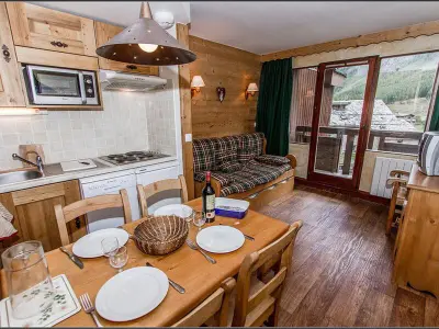 Appartement à Val d'Isère, Studio confort à Val-d'Isère · Balcon sud · Accès direct pistes · WIFI - L964020