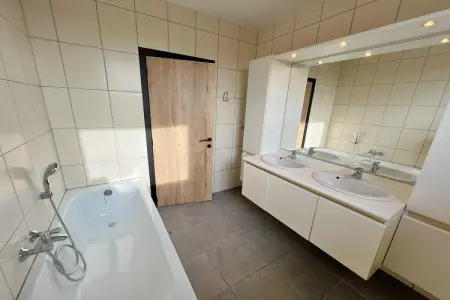 Residence Thier Antoine, Maison à Noiseux avec Jacuzzi & Jardin - Photo 16