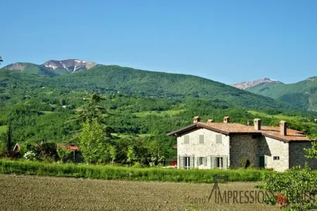 Borgo Belvedere Bilo, Maison à Imola avec forêt et piscine - Photo 1