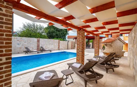 Location Maison 7 personnes à Pridraga - Photo 12