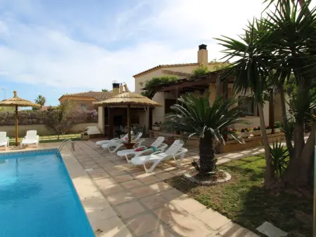 Maison avec piscine privée, près de la mer, climatisation optionnelle, Wi-Fi gratuit, animaux acceptés - Photo 6