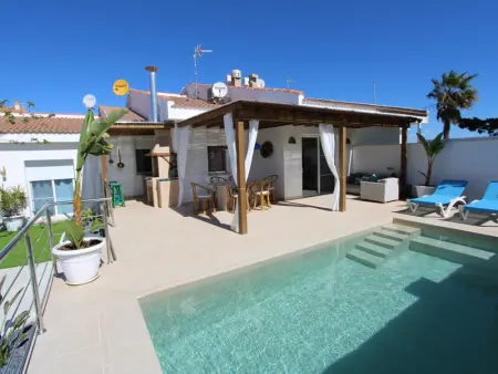 Maison à Deltebre, Maison au bord de la mer avec WiFi gratuit, près de la plage, climatisation en option - L851675