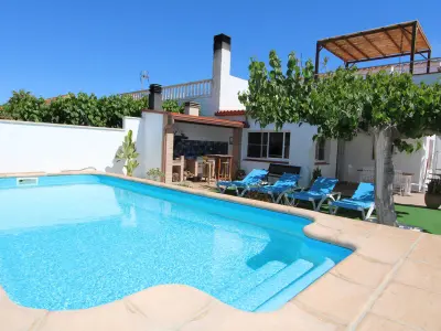 Maison à Deltebre, Maison près de la mer, piscine privée, clim optionnelle, wifi gratuit, animaux et plage chiens admis - L851682