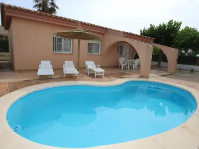 Maison à Deltebre, Maison avec piscine privée près de la mer, animaux acceptés, Wi-Fi gratuit, climatisation en option - L851697