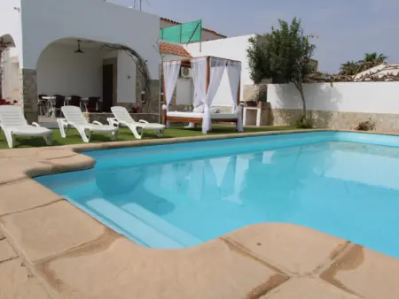 Maison à Deltebre, Maison au bord de la mer avec piscine privée, clim en option, wifi gratuit, animaux acceptés - L851712