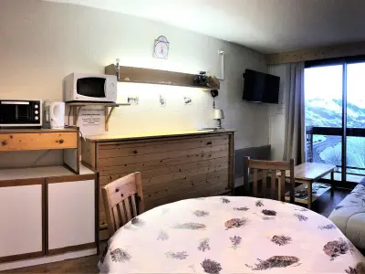 Appartement à Le Corbier, Appartement skis aux pieds avec double balcon, accès piscine, proche commerces et télésiège - L897094