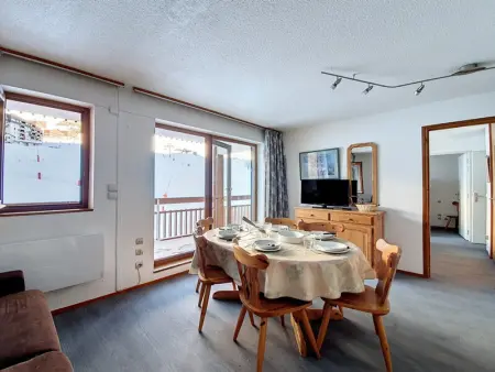 Appartement à Les Menuires, Appartement rénové au pied des pistes avec balcon - L946535