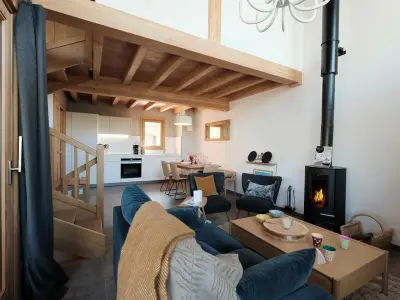 Chalet à Saint Martin de Belleville, Chalet Léa · Ski-in/Ski-out · Wifi Gratuit · Jacuzzi · Sauna · Parking Couvert · 6 Personnes - N°851729