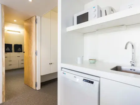 Appartement rénové calme avec balcon, wifi, parking inclus, proche Transarc et commerces - Photo 6