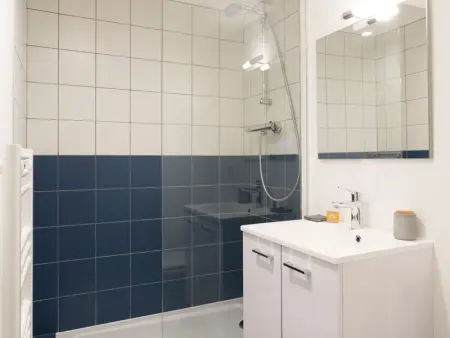 Appartement rénové calme avec balcon, wifi, parking inclus, proche Transarc et commerces - Photo 8