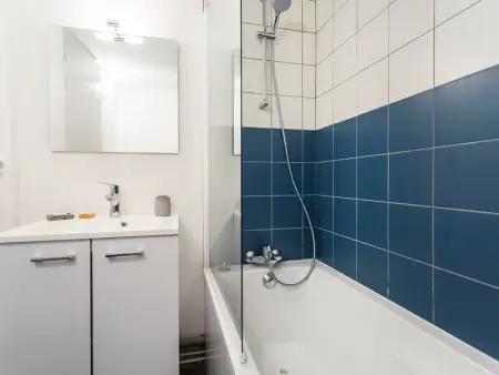 Appartement rénové calme avec balcon, wifi, parking inclus, proche Transarc et commerces - Photo 11