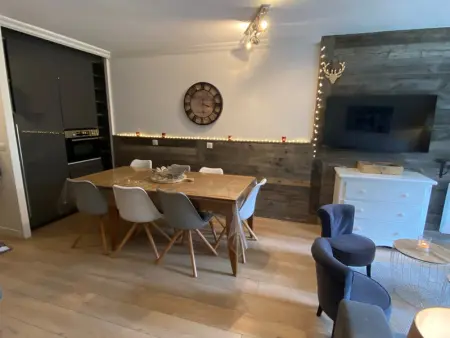 Appartement rénové 7/8 pers, au calme avec balcon, parking et wifi inclus, au centre de la station - Photo 2