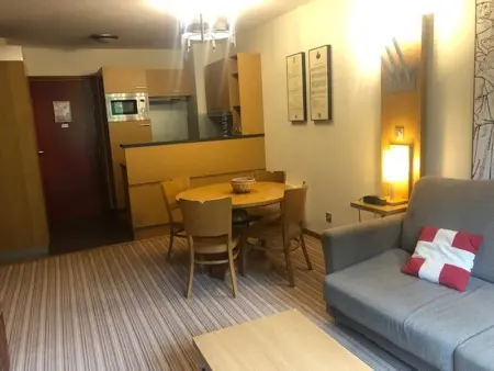 Appartement 2P avec Balcon, Piscine, Sauna et Parking - Pied des Pistes Arc 1800 - Photo 2