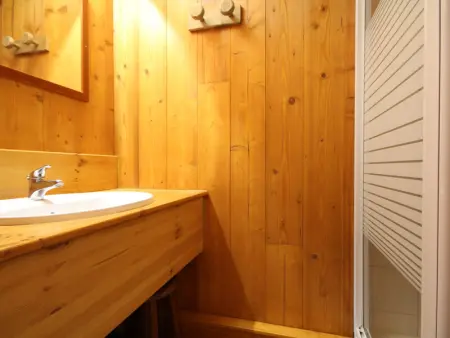 Appartement Rénové au Centre, Balcon Sud-Ouest, Wifi Gratuit, Proche Pistes et Commerces - Photo 8