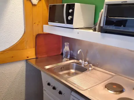 Studio lumineux au centre, balcon, proche pistes, wifi inclus - Photo 1