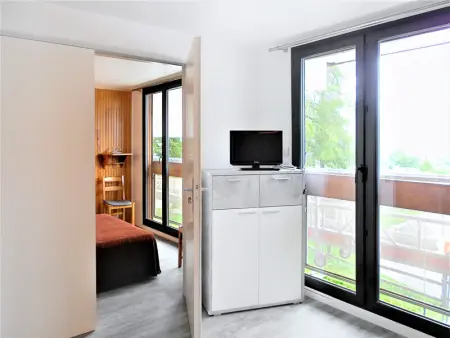 Appartement rénové, accès direct pistes, piscine, animaux admis - Photo 3