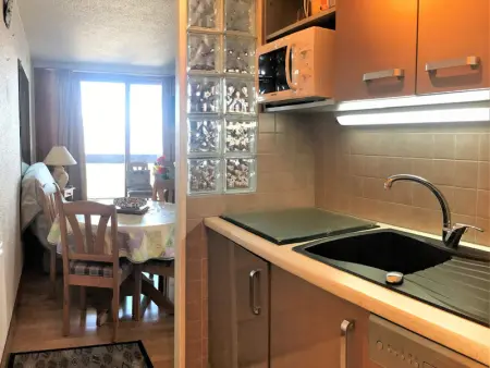 Appartement rénové au pied des pistes avec 2 balcons, piscine et WiFi - Photo 4