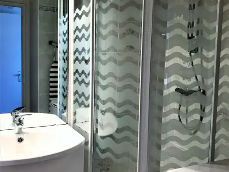 Appartement rénové au pied des pistes avec 2 balcons, piscine et WiFi - Photo 9