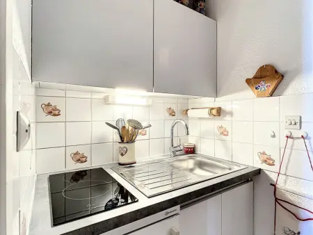 Studio cosy skis aux pieds avec balcon et piscine chauffée - Photo 5