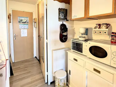 Studio cosy skis aux pieds avec balcon et piscine chauffée - Photo 9