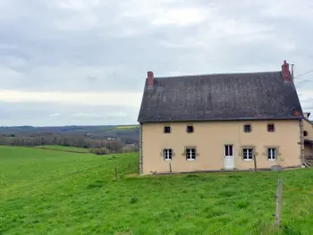 Gite à Mazirat,Gîte de campagne avec terrasse et tous équipements à Mazirat FR-1-489-385 N°851967