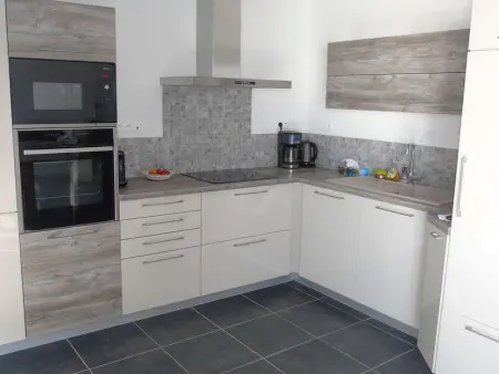 Grand T3 vue mer avec balcon et parking, accès direct plage - Photo 2