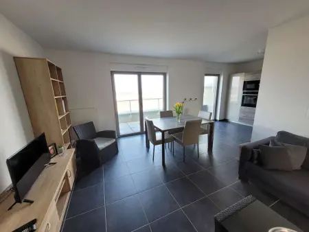 Grand T3 vue mer avec balcon et parking, accès direct plage - Photo 3