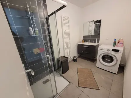 Grand T3 vue mer avec balcon et parking, accès direct plage - Photo 5