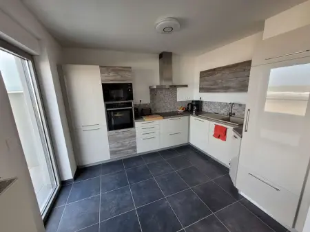 Grand T3 vue mer avec balcon et parking, accès direct plage - Photo 6