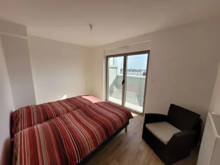 Grand T3 vue mer avec balcon et parking, accès direct plage - Photo 8