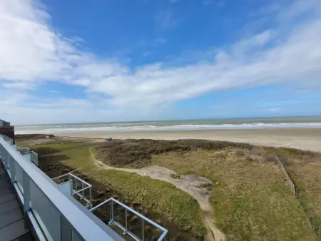 Grand T3 vue mer avec balcon et parking, accès direct plage - Photo 9
