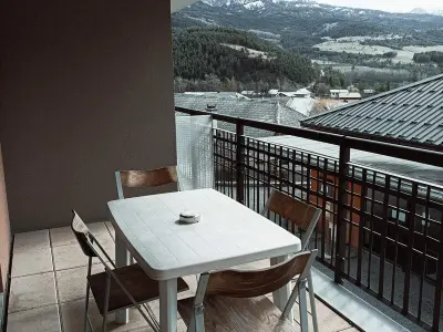 Appartement à Jausiers, Studio 4 pers avec terrasse, piscine chauffée, parking - Résidence Château des Magnans, Jausiers FR-1-165B-16 N°897398