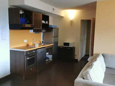 Apartment in Jausiers, Appartement T3 avec terrasse et piscine à Jausiers - Résidence Château des Magnans - L897404