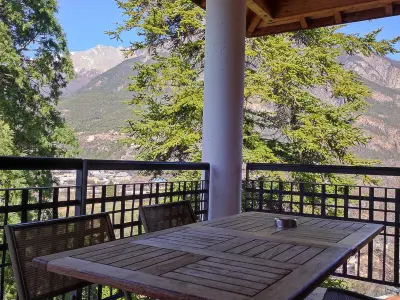 Apartment in Jausiers, Studio confortable à Jausiers avec terrasse, piscine et sauna - 4 pers - L897406