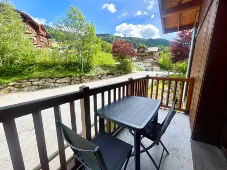 Appartement cosy au pied des pistes avec piscine, balcon et parking privé - Photo 1