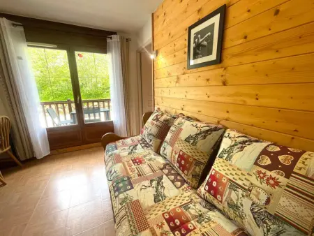 Appartement cosy au pied des pistes avec piscine, balcon et parking privé - Photo 2