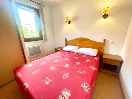 Appartement cosy au pied des pistes avec piscine, balcon et parking privé - Photo 7