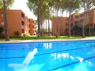 Appartement à Pals, Appartement bien équipé avec piscine, jardin et A/C, à 2,5 km de la plage de Pals - L952786